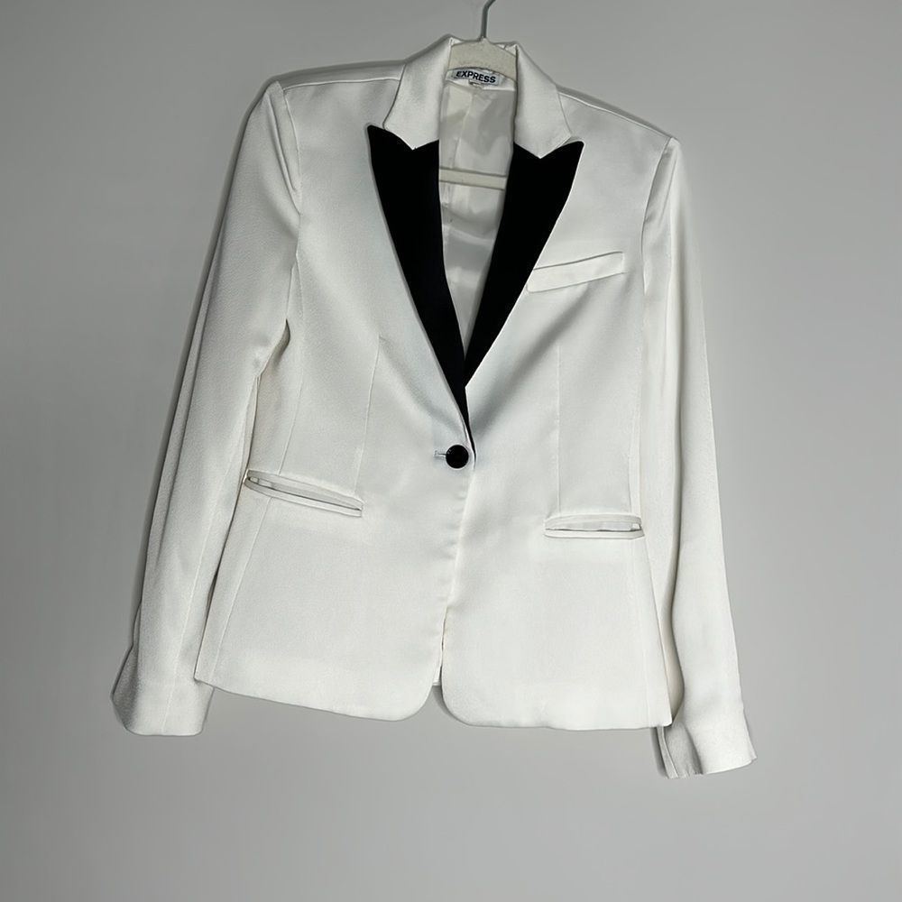 Express White With Black Collar Blazer